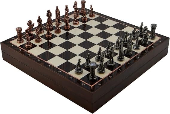 GiftHome Orta Boy Metal İngiliz Satranç Takımı Antik ve Ceviz Desenli Sandıklı MDF Tahtası (36x36x6 cm.)
