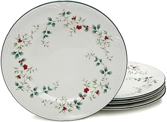 Pfaltzgraff Winterberry 10-1/2-Inch Dinner Plates, Set of 4, White