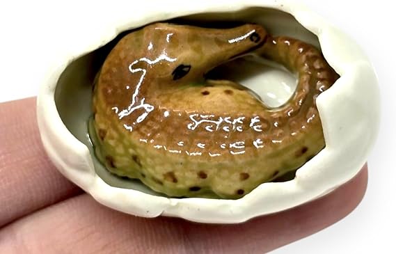 ChangThai Design 112" Baby Crocodile in Eggshell Alligator Caiman Ceramic Figurine Terrarium Decoration Collectible Statue for Adult Collectors Handcrafted Porcelain Sculpture Home Room Tabletop Decor