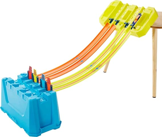 Hot Wheels Toy Car Track Builder Playset, Multi-Lane Speed Box, 18 Component Parts with Storage & 2 1:64 Scale Vehicles