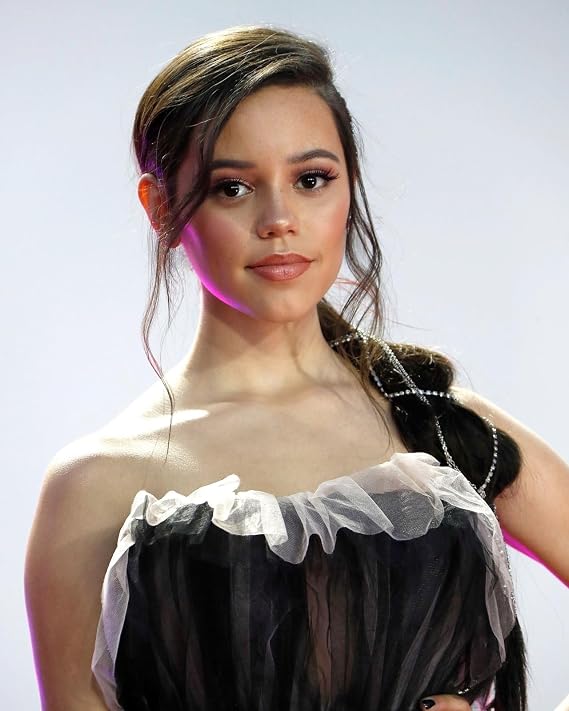 fotos4you Jenna Ortega 8 x 10 / 8x10 Glossy Photo Picture Image #2