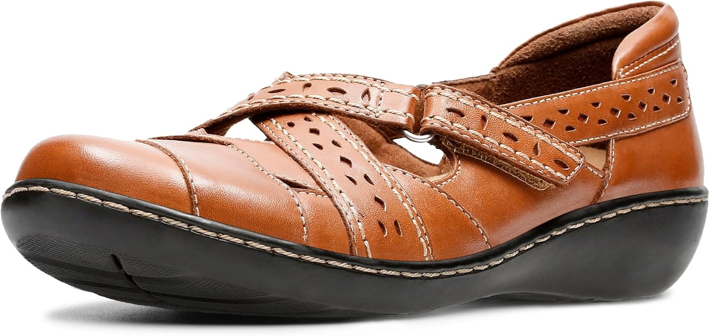 CLARKS Women's 26065650Slip-On Loafer
