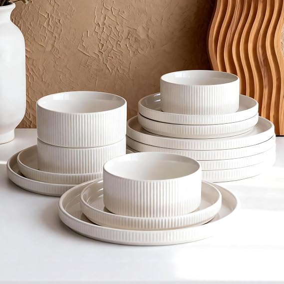Richmount Star Dinner Set for 4, 12-Piece Modern Porcelain Plates and Bowls Set with Rust-Red Trim, Chip Resistant Dinnerware, Microwave & Dishwasher Safe, Ceramic Dish Set Service for 4, White | Crockery Set with Dinner Plates, Cereal Bowls, Dinner Set, Microwave and Dishwasher Safe