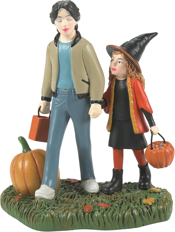 Department 56 Disney Hocus Pocus Village Accessories Max and Dani Trick or Treating Figurine, 3.15 Inch, Multicolor